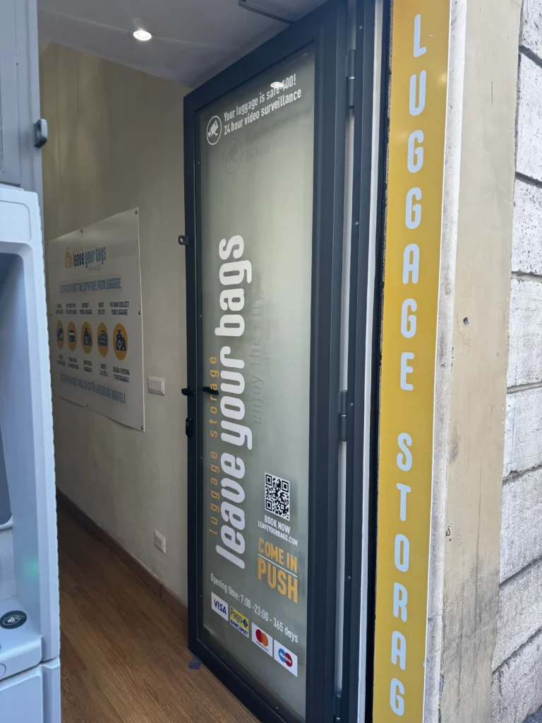 Immagine entrata leave your bags roma